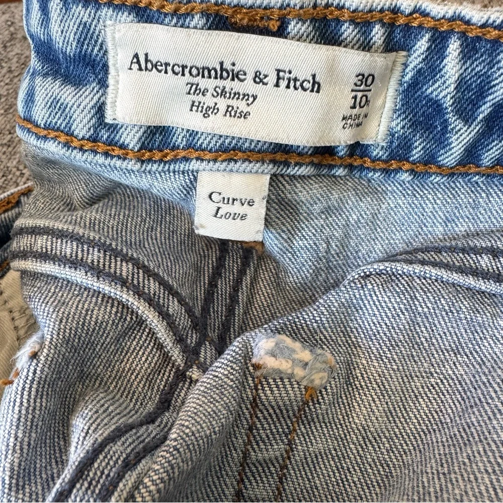 Abercrombie & Fitch Women’s The Skinny High Rise 10R Curve Love Jeans - Picture 2 of 6